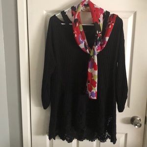 ❤️Size medium cold shoulder high-low top.